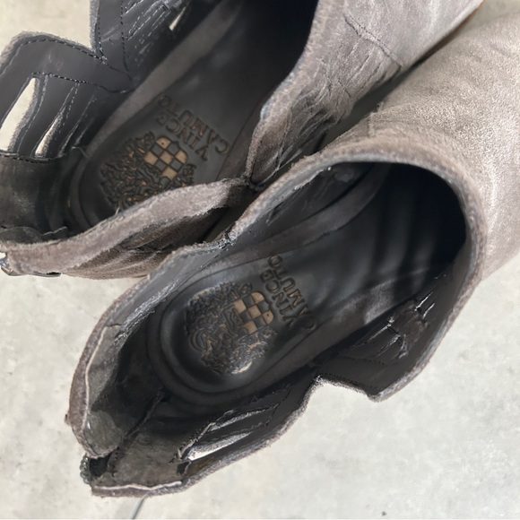 Vince Camuto Peera Gray Suede Cut Out Bootie 6.5M - Picture 7 of 11